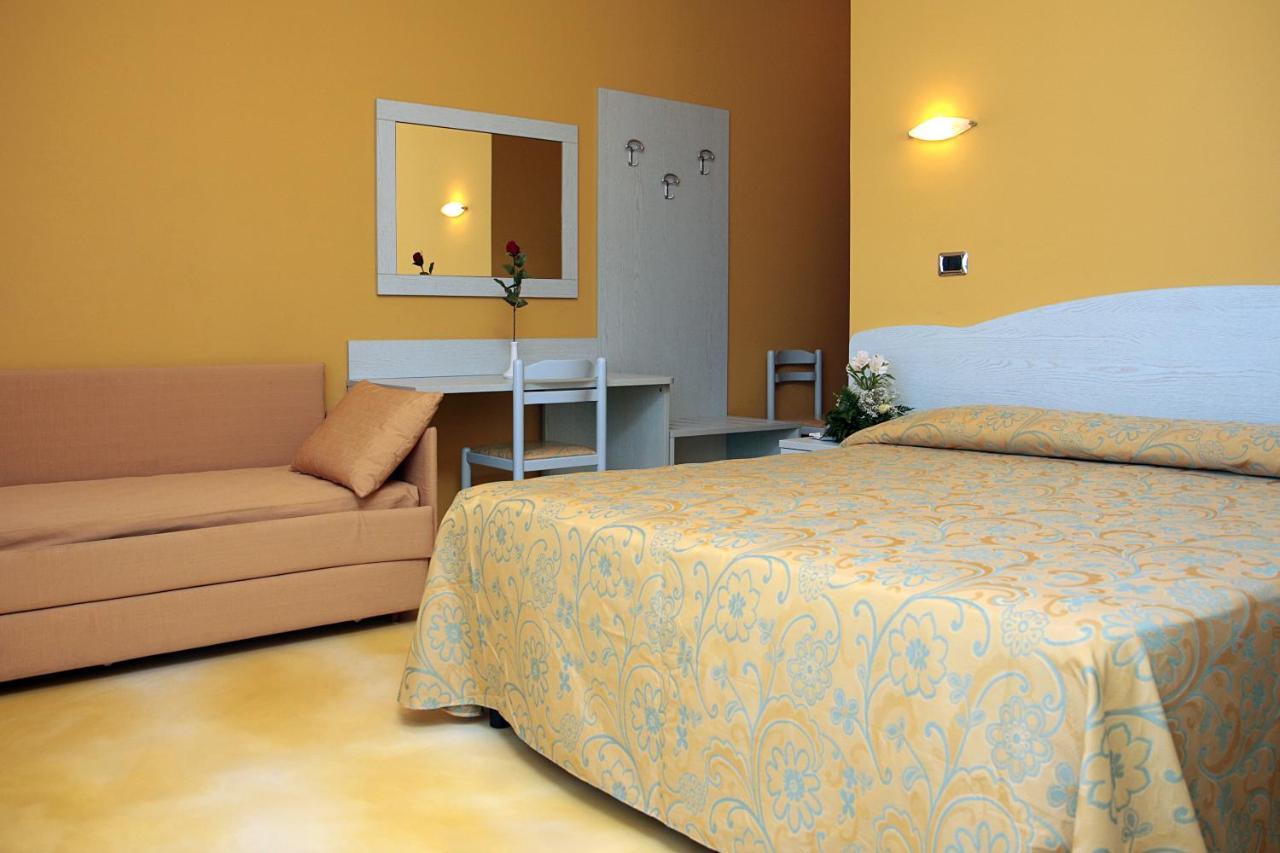 Hotel La Tartaruga Розето-дельи-Абруцци Экстерьер фото