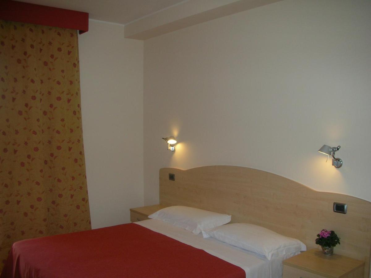 Hotel La Tartaruga Розето-дельи-Абруцци Экстерьер фото
