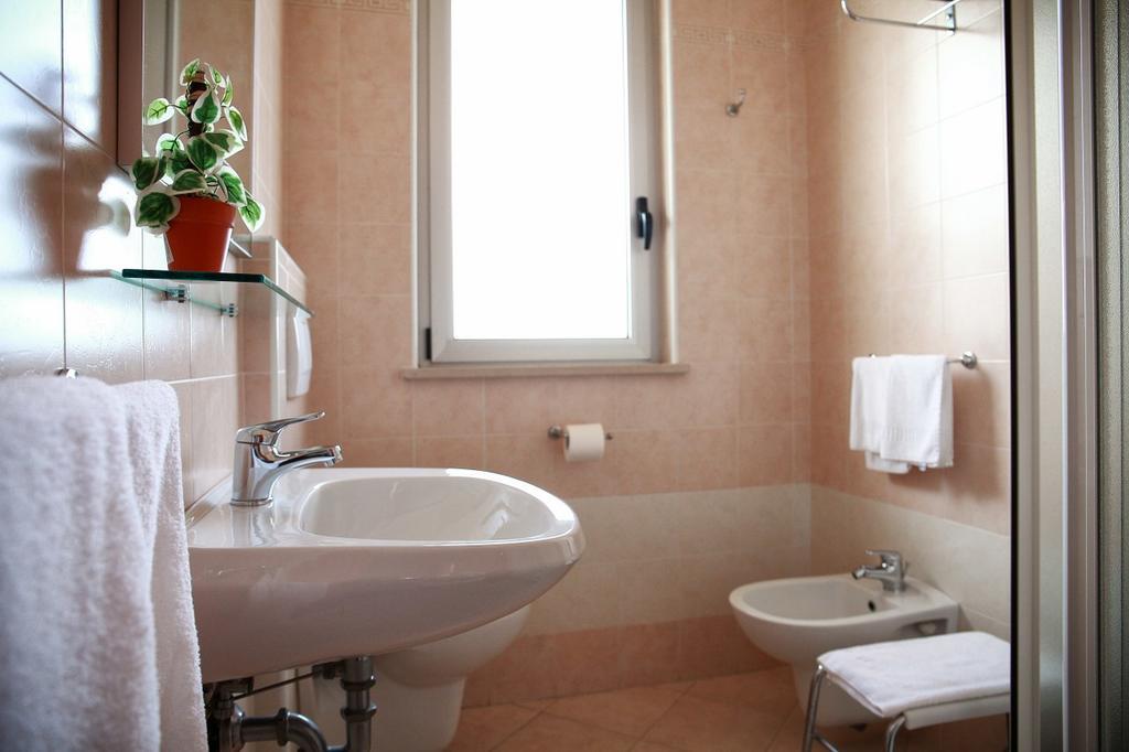 Hotel La Tartaruga Розето-дельи-Абруцци Экстерьер фото