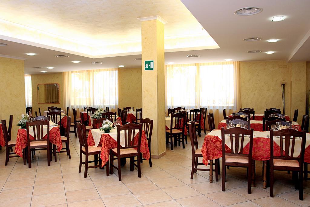 Hotel La Tartaruga Розето-дельи-Абруцци Экстерьер фото