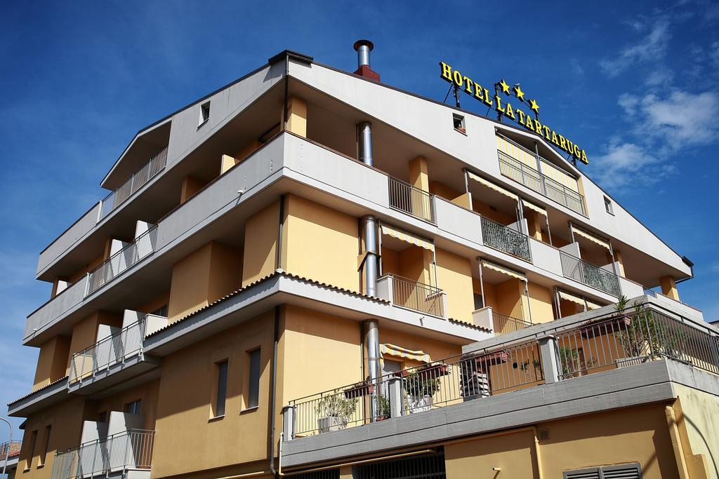 Hotel La Tartaruga Розето-дельи-Абруцци Экстерьер фото